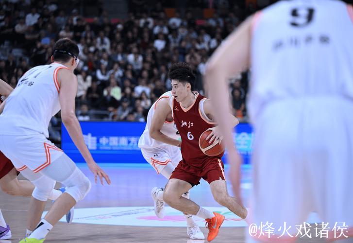 余嘉豪优异表现程帅澎12分 浙江胜四川晋级男篮决赛